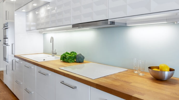 Iluminación eficiente en cocinas: técnicas, niveles y control para un diseño funcional y estético